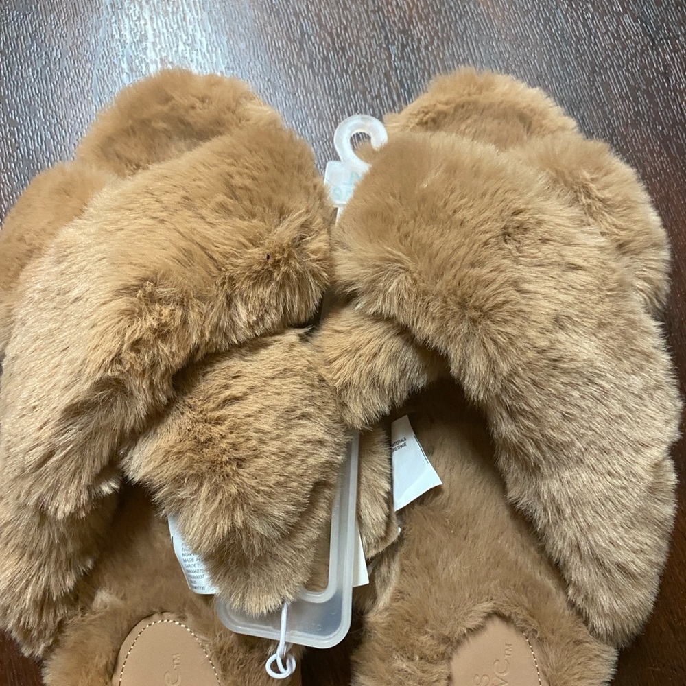 Women Brown Plush Material and Cozy Design slippers size 11/12